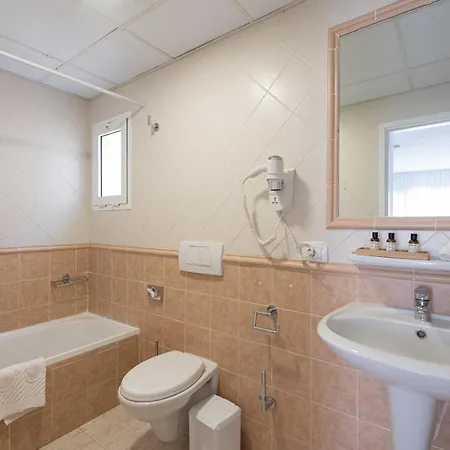 Apartamento 1 Con Terraza Y Piscina En Apartment *