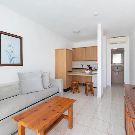 Apartamento 1 Con Terraza Y Piscina En Apartment *